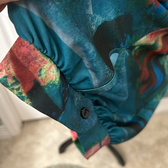 NWOT Two piece summer fun. Tunic with matching capri. Perfect condition. 1X - Picture 7 of 11